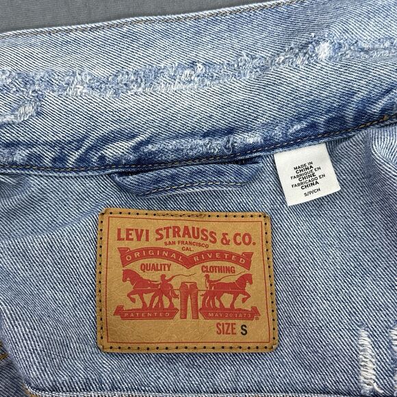 Levi’s Women’s Small Distressed Jean Jacket Trucker Light Wash Holes 100% Cotton - Picture 8 of 11